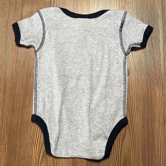 NWT Elvis Presley Hound Dog Graceland Size 6m Onesie - Picture 4 of 4